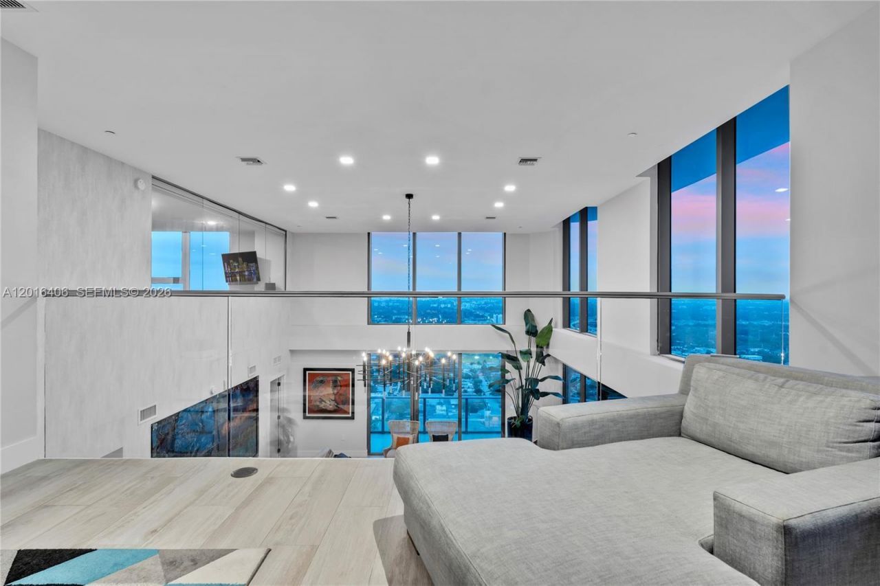 121 NE 34th St, Unit PH3217, Miami, FL 33137 Photo