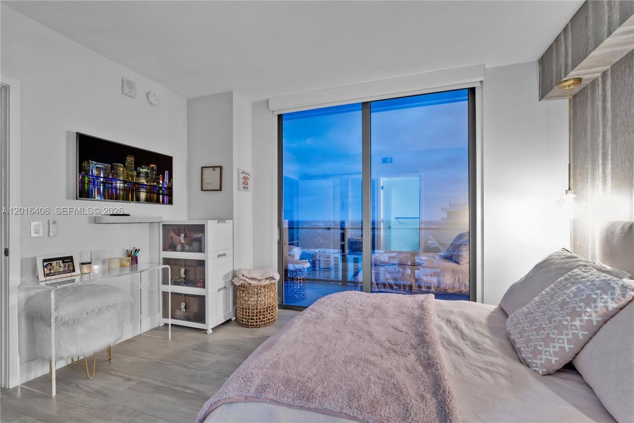 121 NE 34th St, Unit PH3217, Miami, FL 33137 Photo