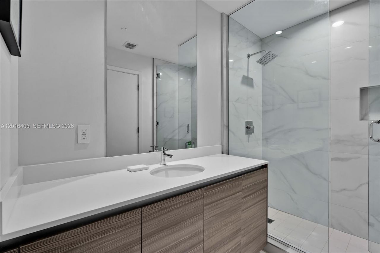 121 NE 34th St, Unit PH3217, Miami, FL 33137 Photo