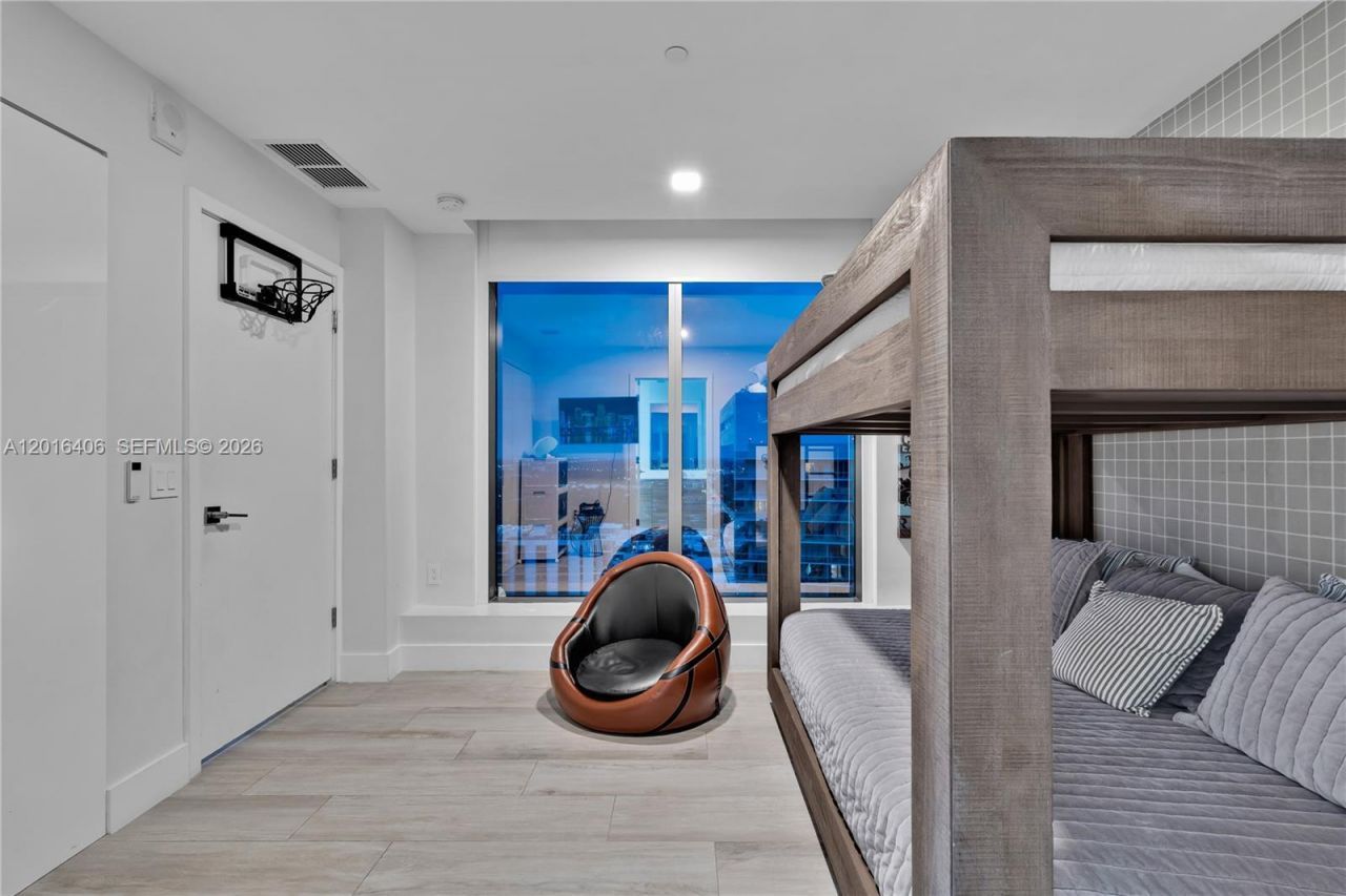 121 NE 34th St, Unit PH3217, Miami, FL 33137 Photo