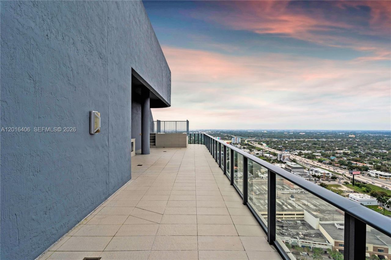 121 NE 34th St, Unit PH3217, Miami, FL 33137 Photo