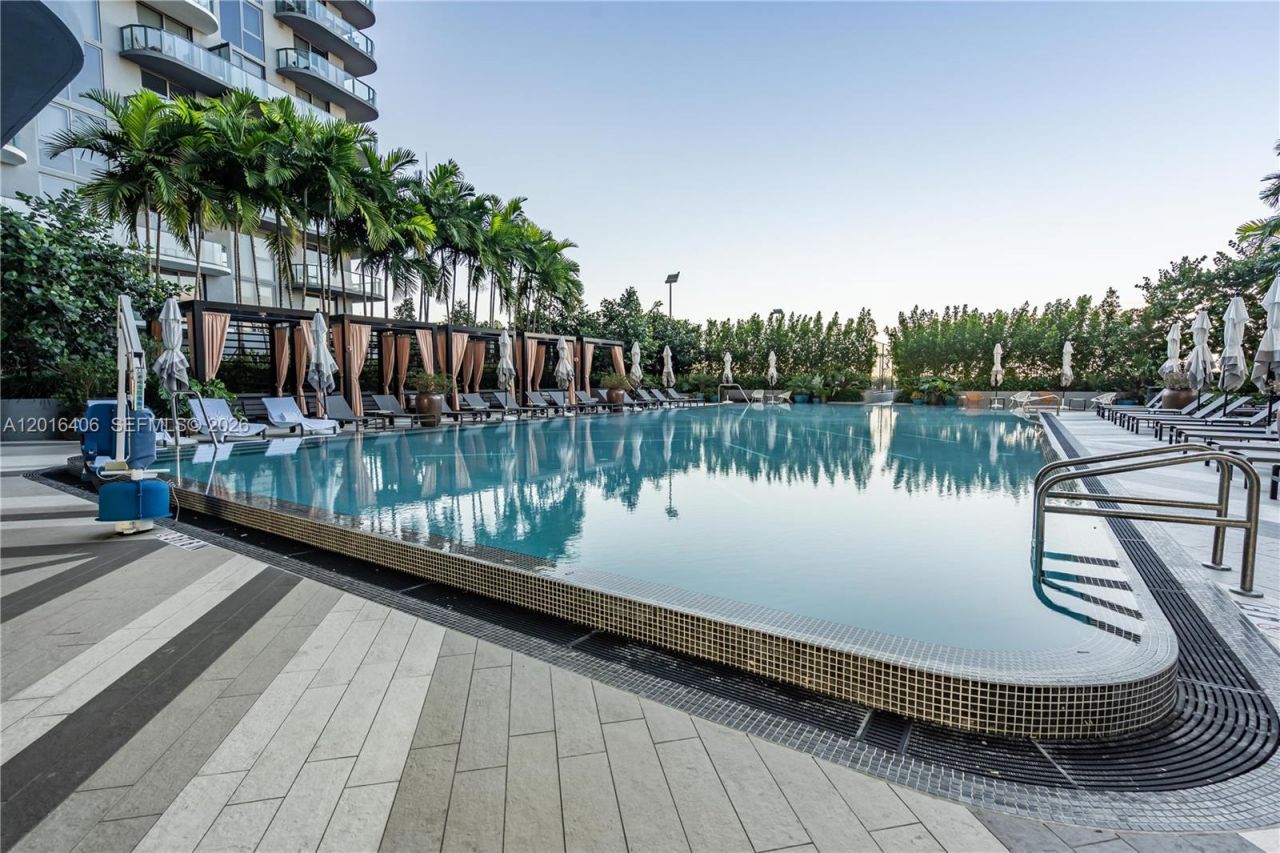 121 NE 34th St, Unit PH3217, Miami, FL 33137 Photo