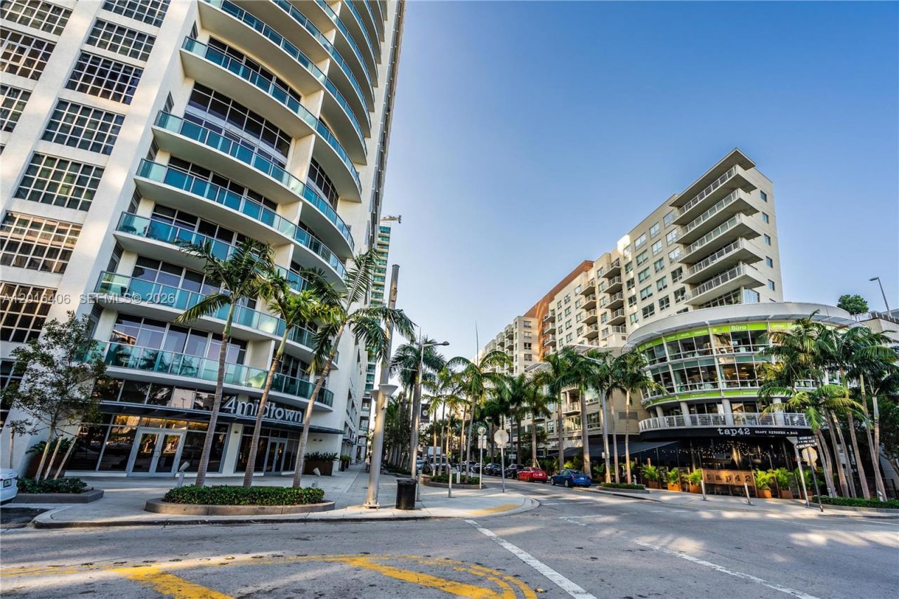 121 NE 34th St, Unit PH3217, Miami, FL 33137 Photo