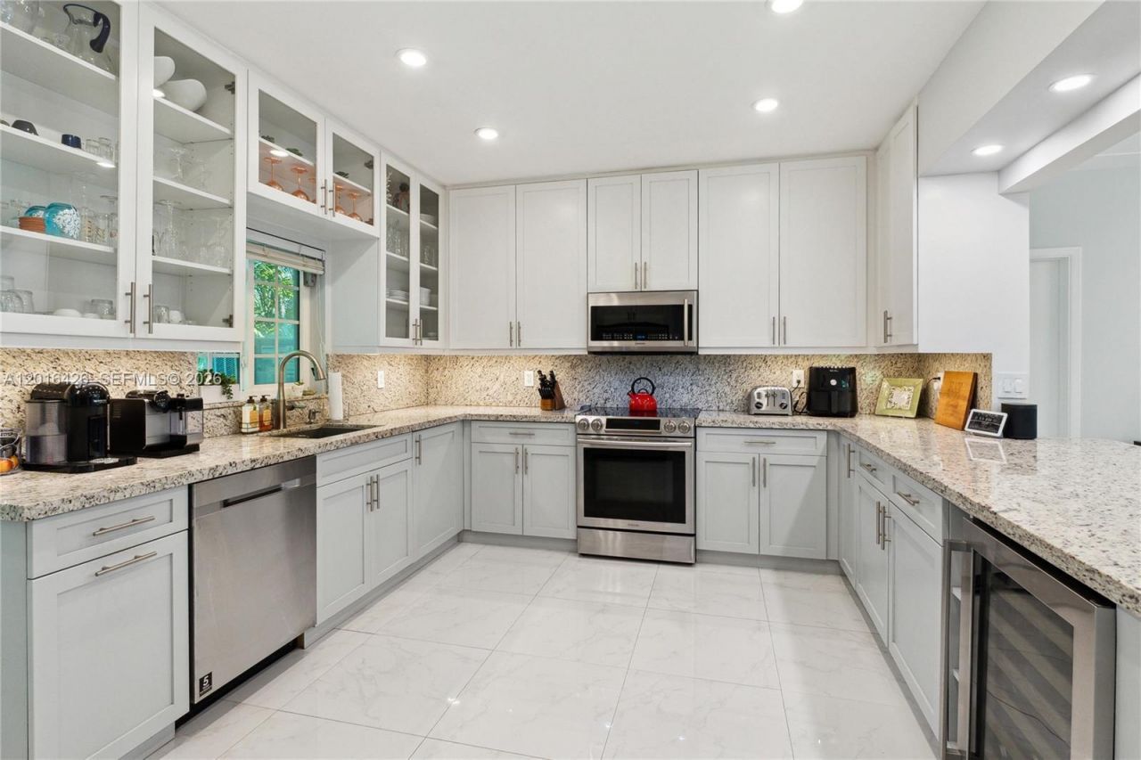 7511 Miami View Dr, North Bay Village, FL 33141 Photo
