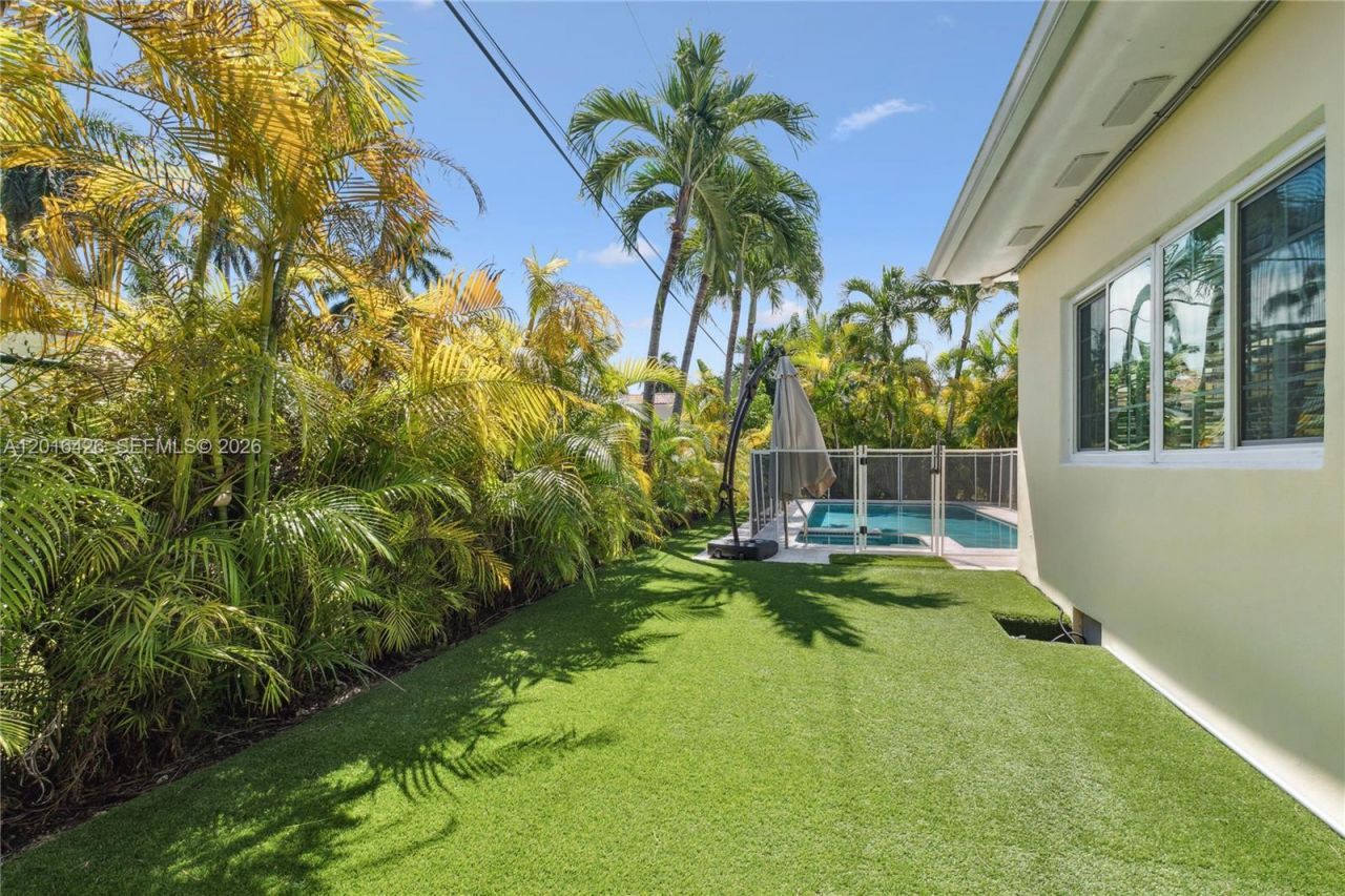 7511 Miami View Dr, North Bay Village, FL 33141 Photo