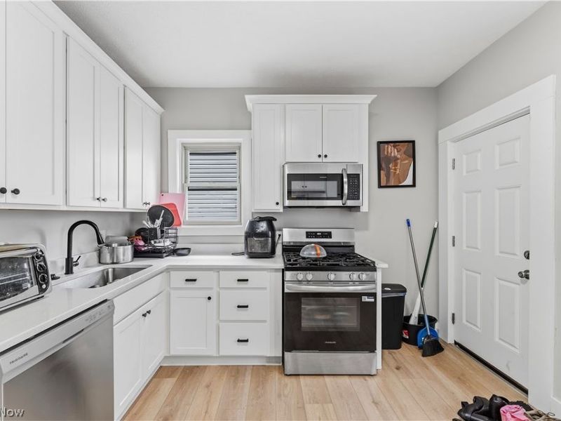 9615 Larnder Avenue, Cleveland, OH 44109 Photo 4