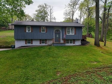 2490 Oak Tree Drive NW, Dover, OH 44622