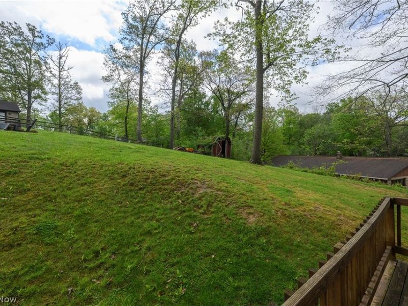 2490 Oak Tree Drive NW, Dover, OH 44622 Photo 16