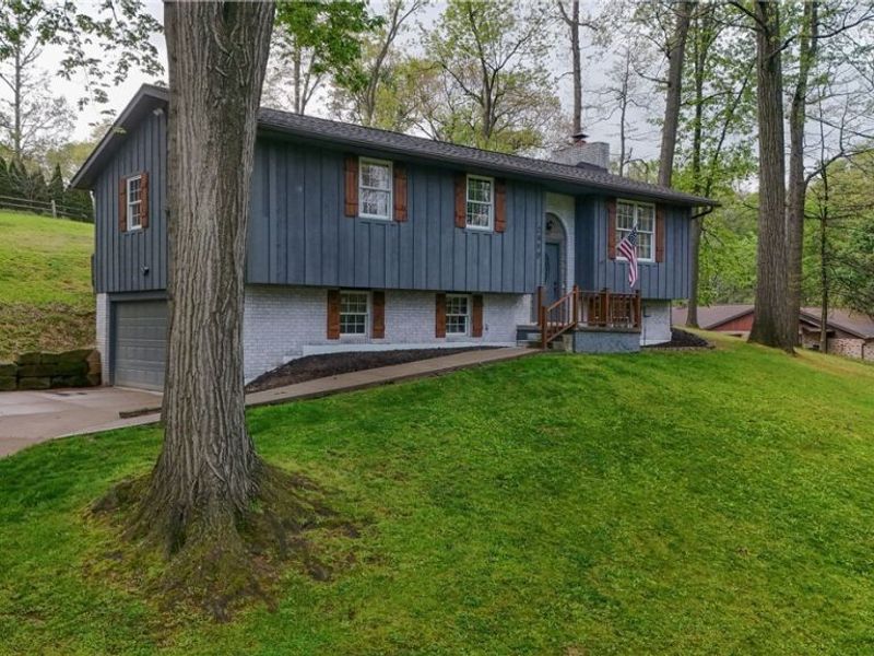 2490 Oak Tree Drive NW, Dover, OH 44622 Photo 2