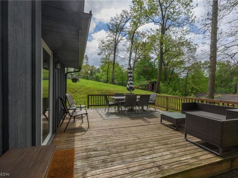 2490 Oak Tree Drive NW, Dover, OH 44622 Photo 8