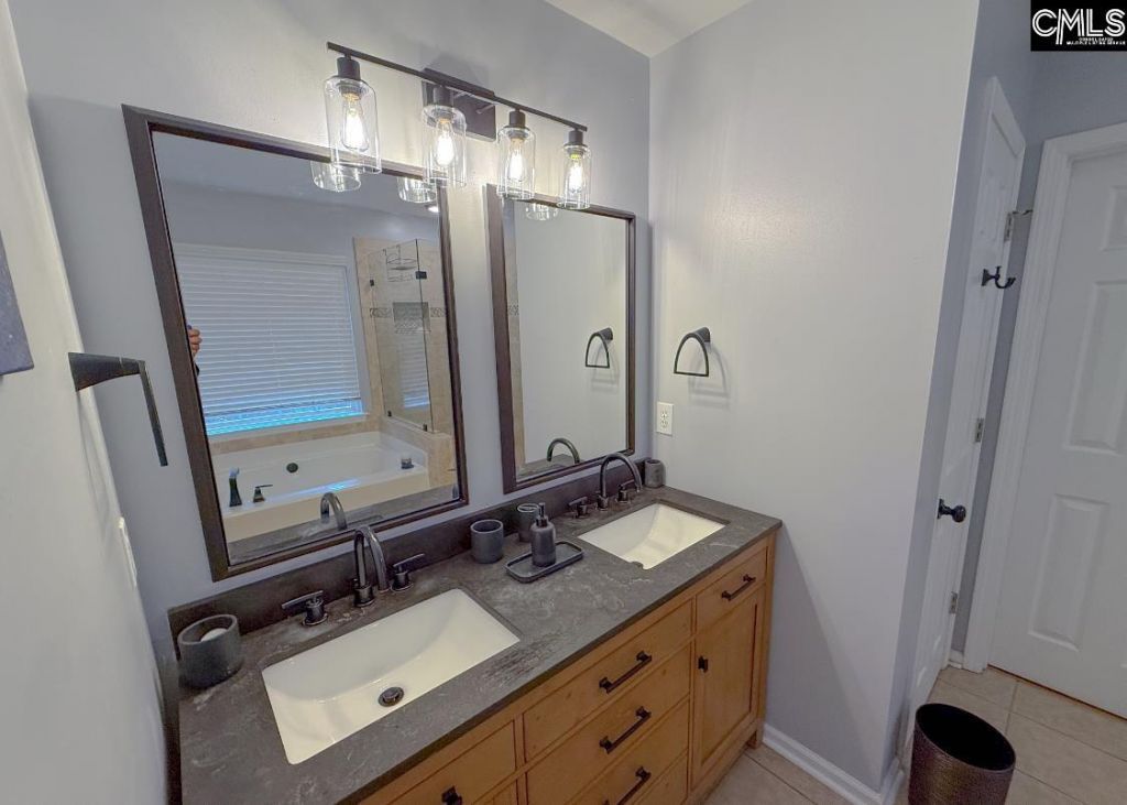 307 Heatherstone Road  Photo 16