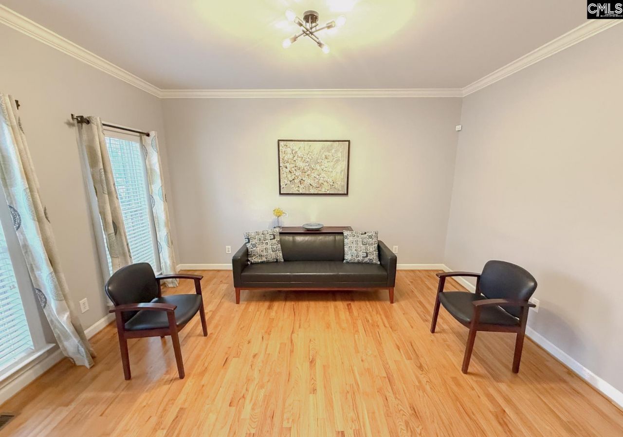 307 Heatherstone Road  Photo 5