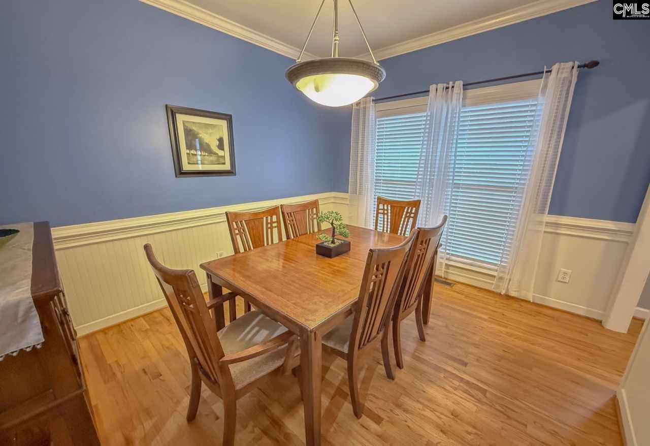 307 Heatherstone Road  Photo 6