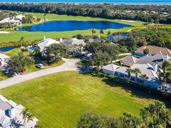 56 Caribe Way, Vero Beach, FL 32963