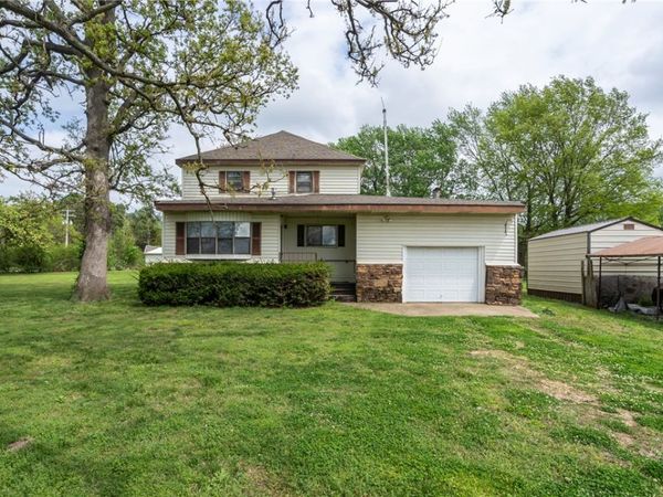 400 N Gentry Boulevard , Gentry, AR 72734