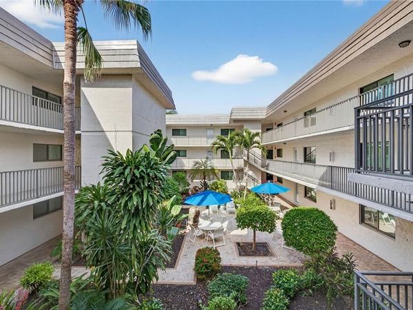 788 Park Shore DR, Unit C25, NAPLES, FL 34103
