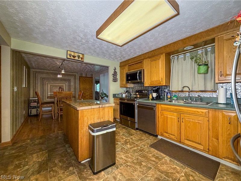 724 Indiana Avenue, Mc Donald, OH 44437 Photo 10