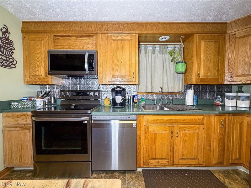 724 Indiana Avenue, Mc Donald, OH 44437 Photo 7