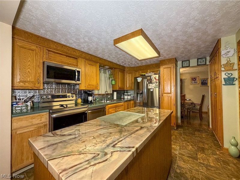 724 Indiana Avenue, Mc Donald, OH 44437 Photo 8