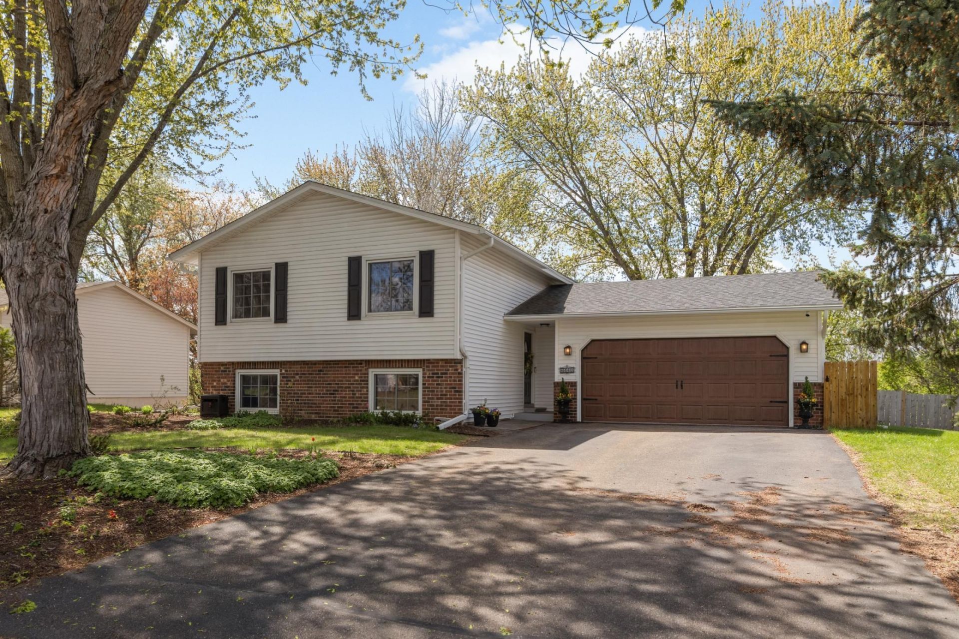 6440 Duck Lake Road, Eden Prairie, MN 55346 Main Photo