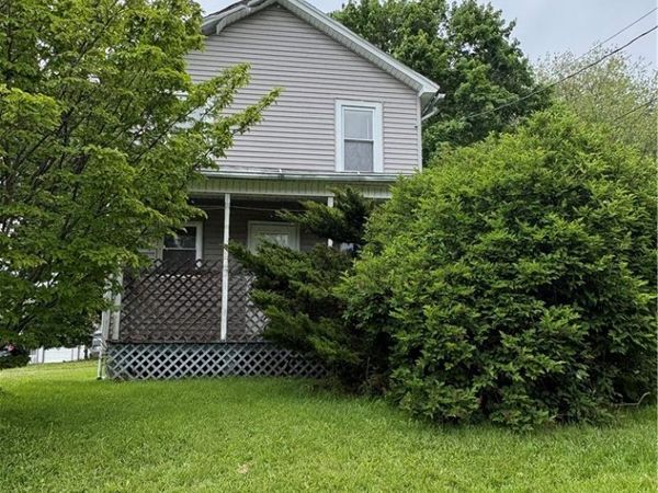 325 E High Street , Leetonia, OH 44431