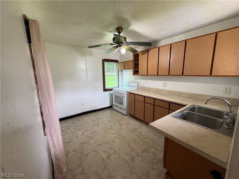 325 E High Street, Leetonia, OH 44431 Photo 8