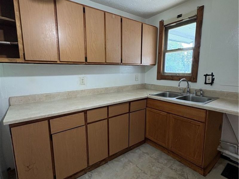 325 E High Street, Leetonia, OH 44431 Photo 9
