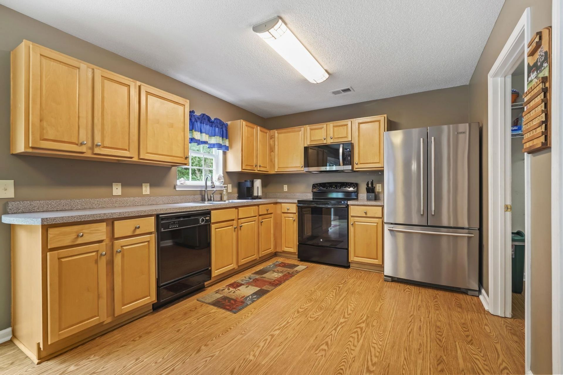 147 Tibton Circle Photo 10
