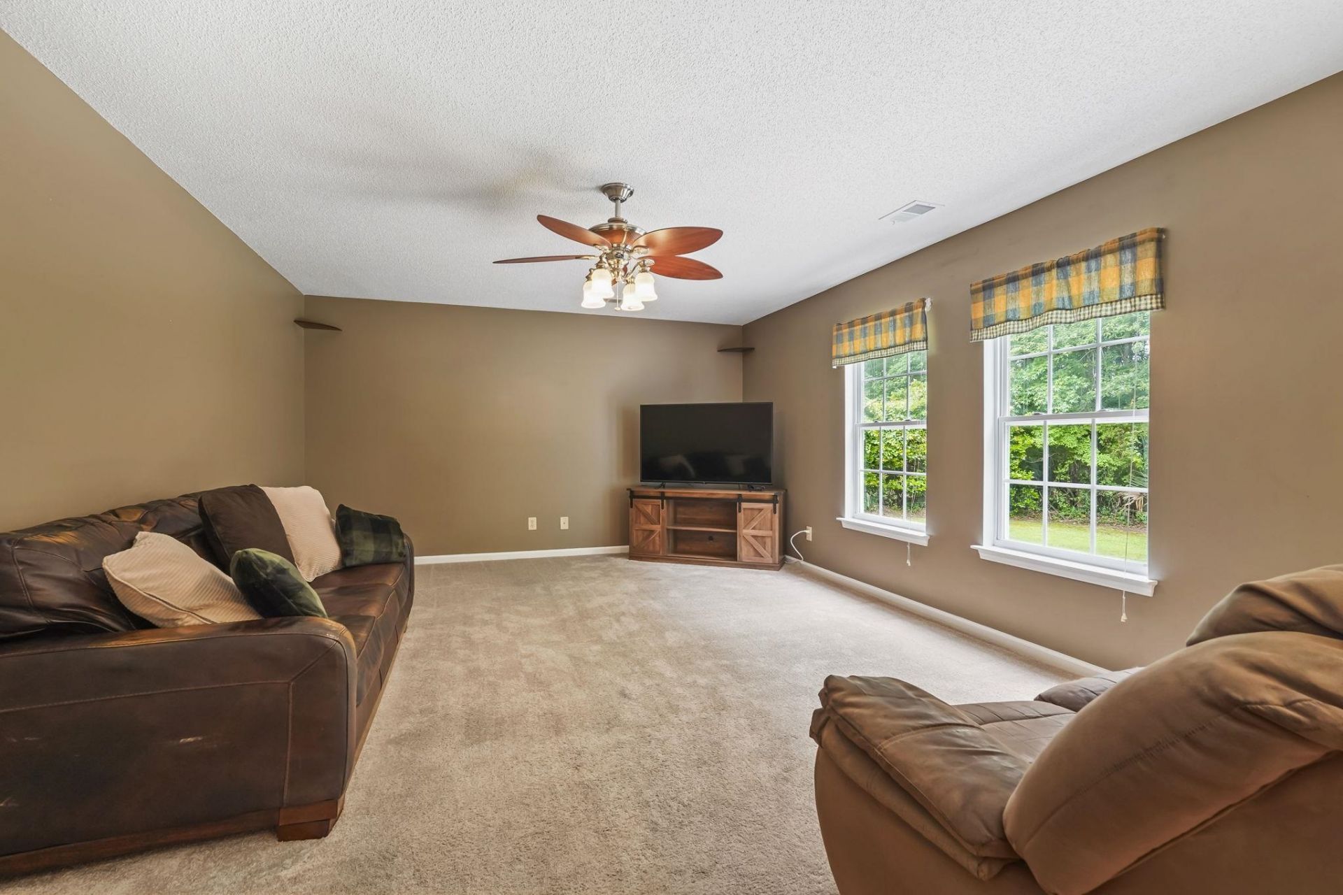 147 Tibton Circle Photo 12
