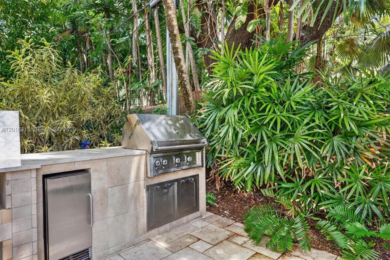 442 Amalfi Ave , Coral Gables, FL 33146 Photo