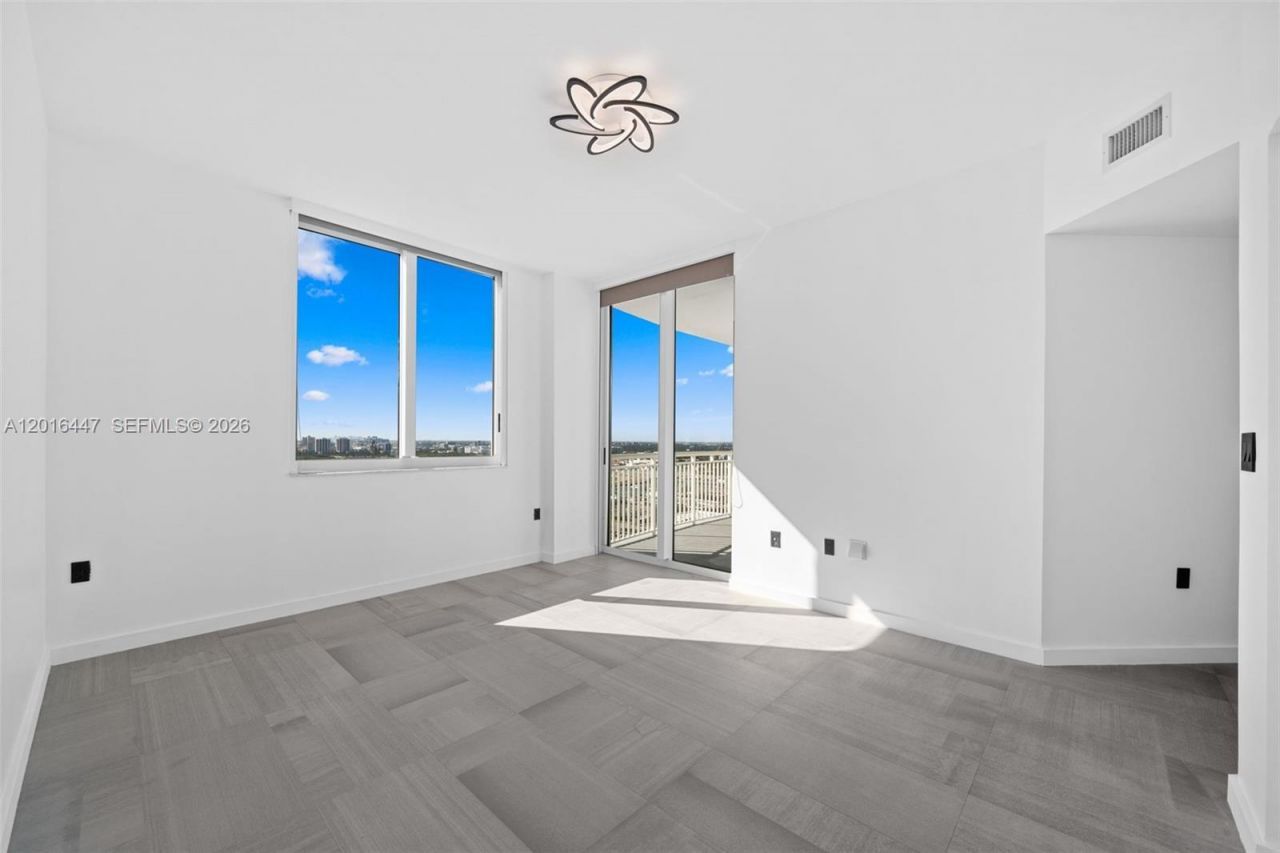 1745 E Hallandale Beach Blvd , Unit PH05W, Hallandale Beach, FL 33009 Photo