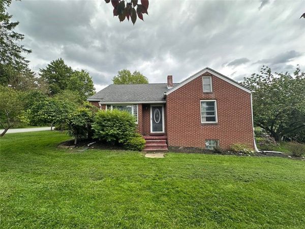 904 Sandalwood Dr , Greensburg, PA 15601