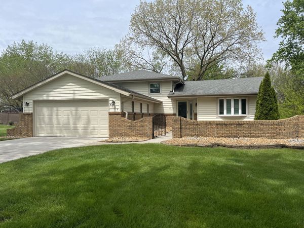 4024 W 75th Place, Merrillville, IN 46410
