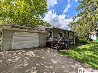 185 Waverly Street, Springville, NY 14141