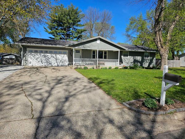 908 Woodlawn Avenue , Le Sueur, MN 56058