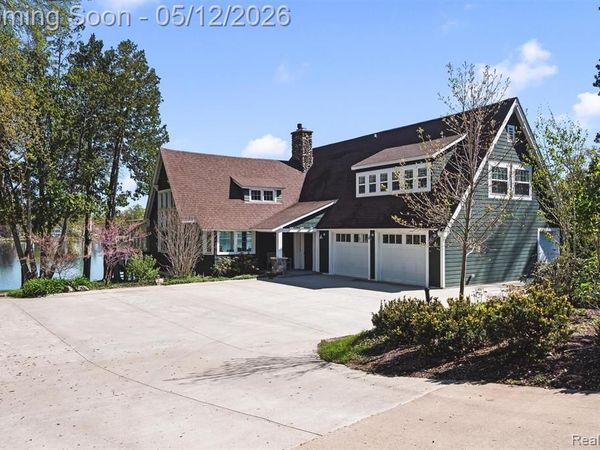 6390 Commerce Road, West Bloomfield Twp, MI 48324