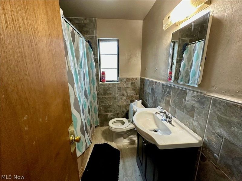1166 E 176th Street, Cleveland, OH 44119 Photo 9
