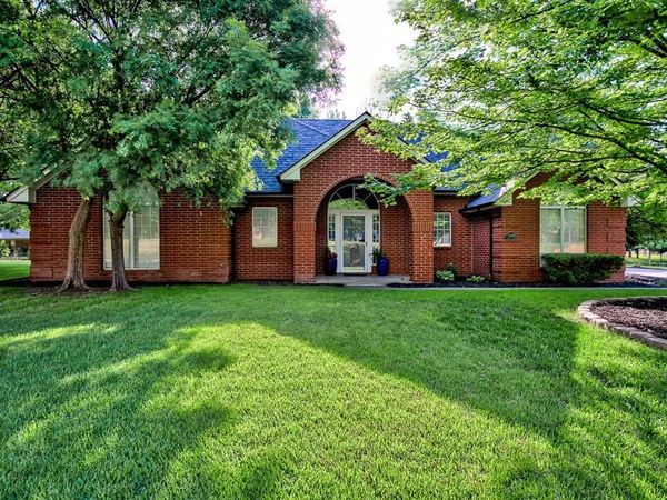 2207 Oak Leaf Circle, Enid, OK 73703