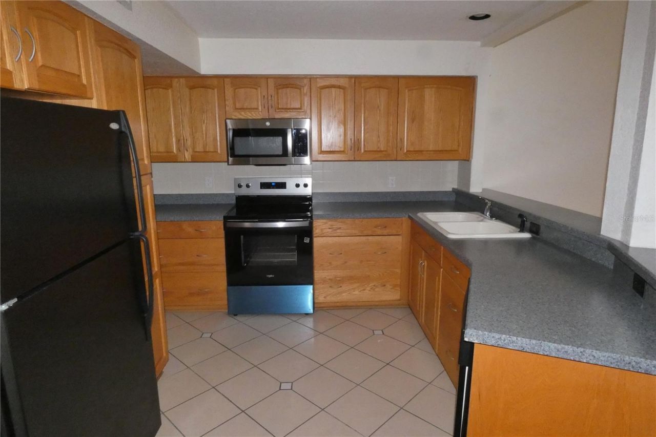 617 Segovia Court Ne, Saint Petersburg, FL 33703 Photo