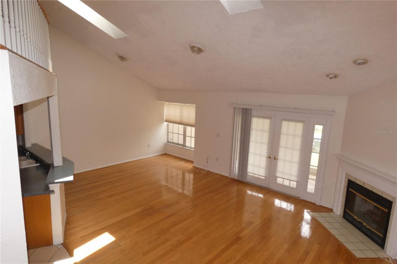617 Segovia Court Ne, Saint Petersburg, FL 33703 Photo