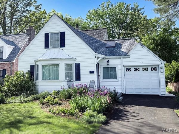 143 Central Avenue , Webster Groves, MO 63119