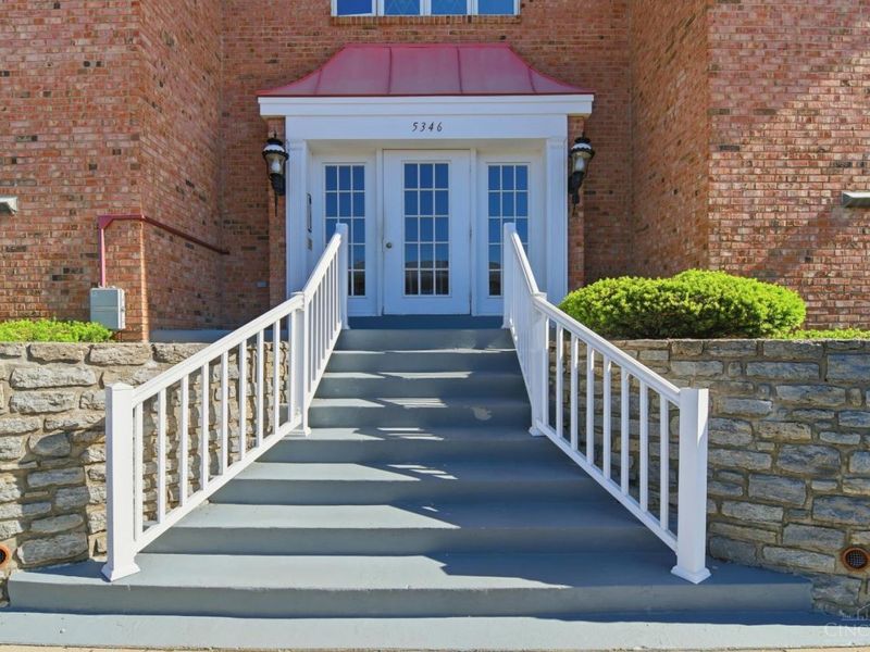 5346 Werk Road, Unit D12, Green Township, OH 45248 Photo 3