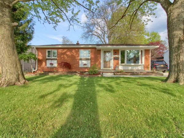 31577 Lafler Drive, Rockwood, MI 48173