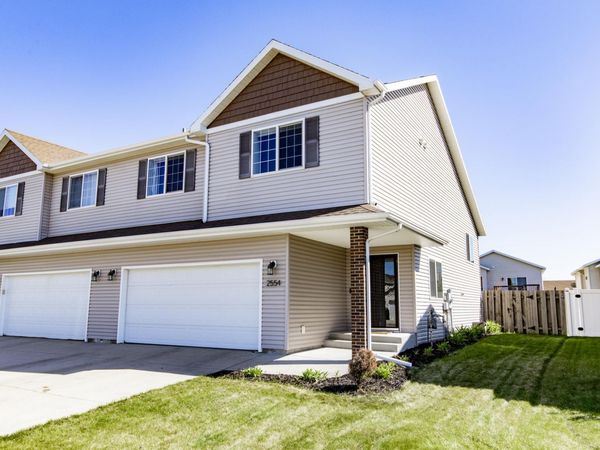 2554 54th Avenue S, Fargo, ND 58104
