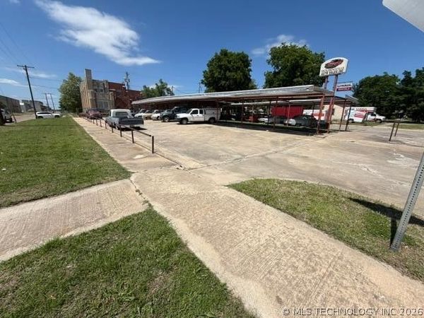200 N Hinckley , Holdenville, OK 74848