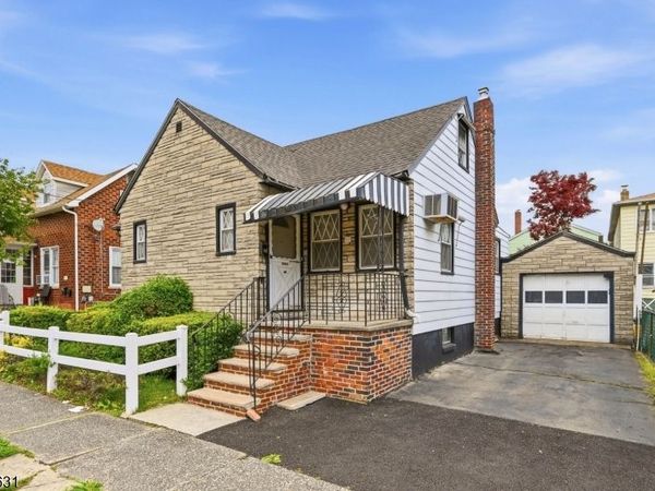 116 Hamilton Ave, Fairview, NJ 07022