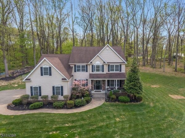 40 Quakertown Rd, Franklin, NJ 08867