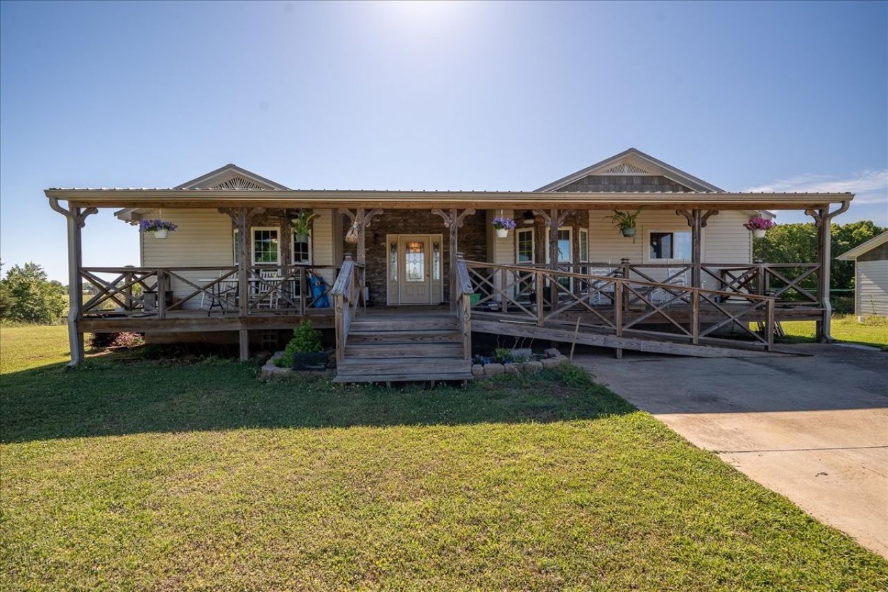 132 Beartown Rd, Loretto, TN 38469 Main Photo