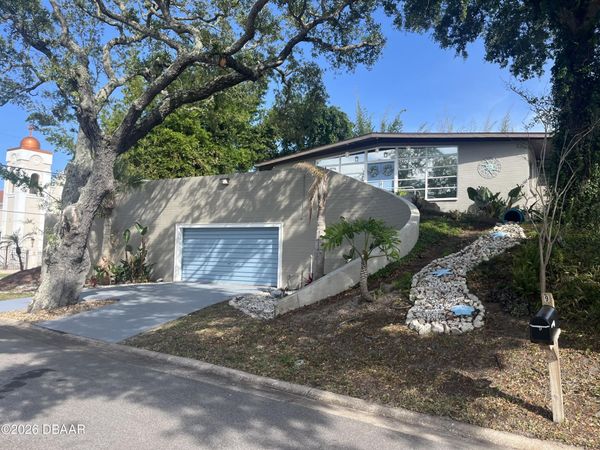 9 Fountainebleau Circle, Daytona Beach, FL 32118