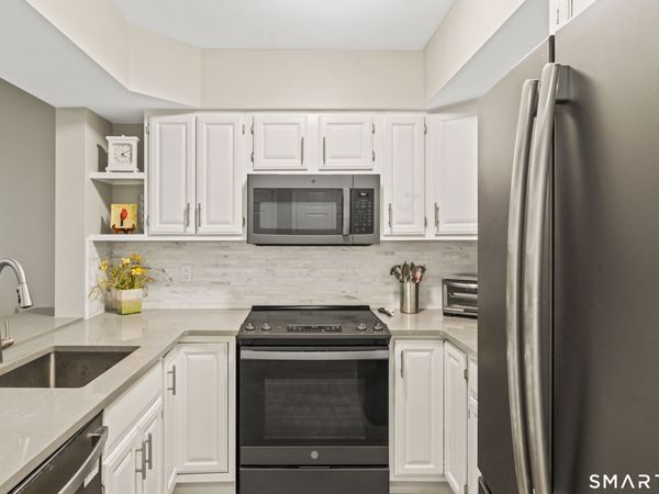 351 Pemberwick, Unit 818, Greenwich, CT 06831